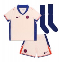 Camiseta Chelsea Axel Disasi #2 Visitante Equipación para niños 2024-25 manga corta (+ pantalones cortos)